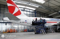 InstaForex airplane